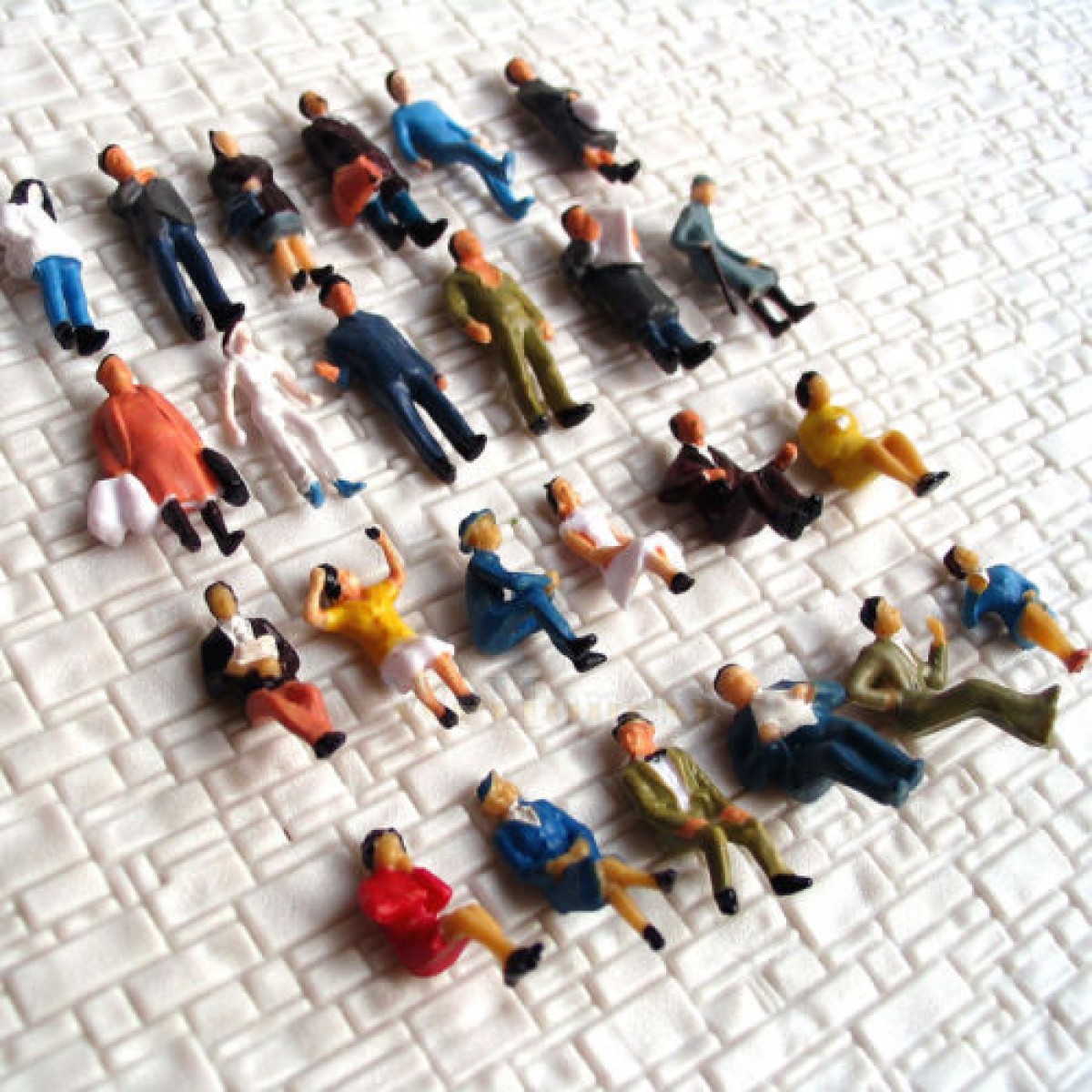  24 pcs HO scale Model People Painted Figure with half Seated Passenger scenery